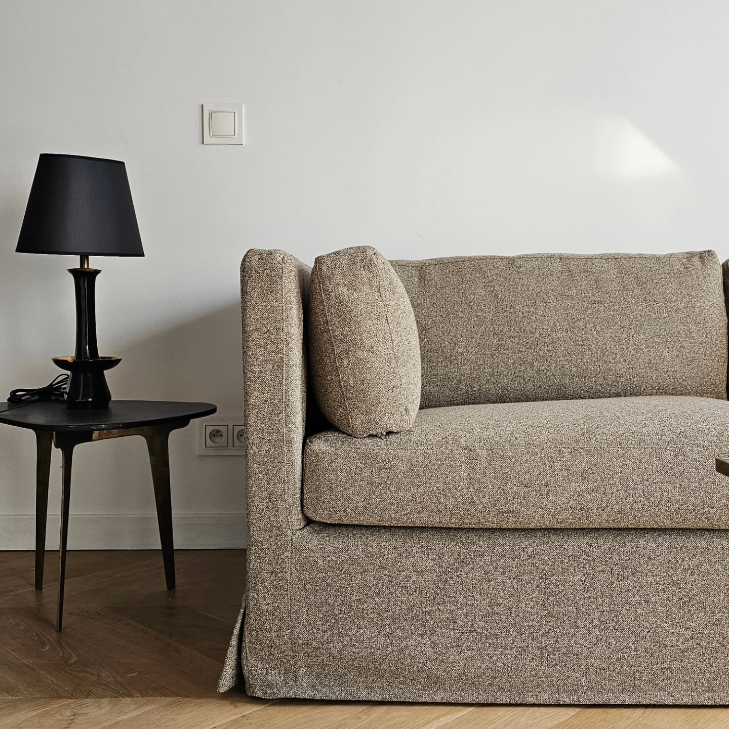 Création d'un revêtement de canapé en version déhoussable en tissu Skomer